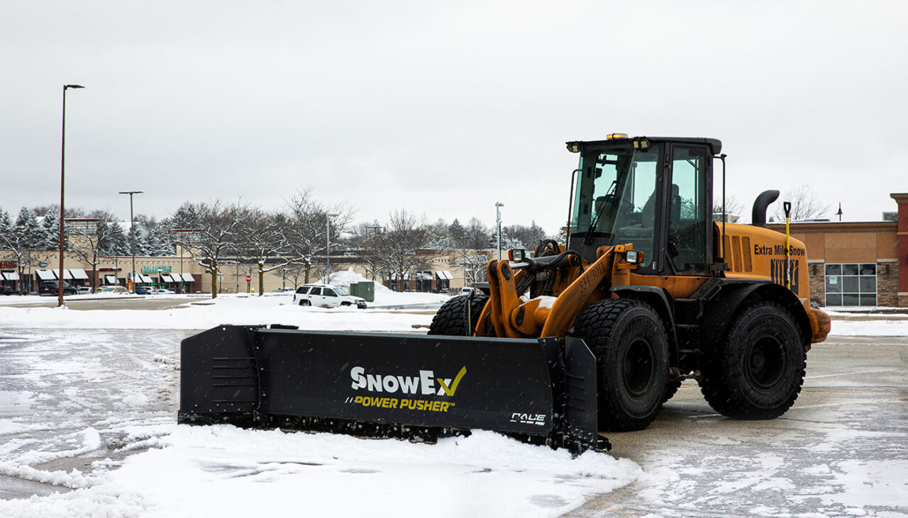 SnowEx POWER PUSHER PRO wings extended