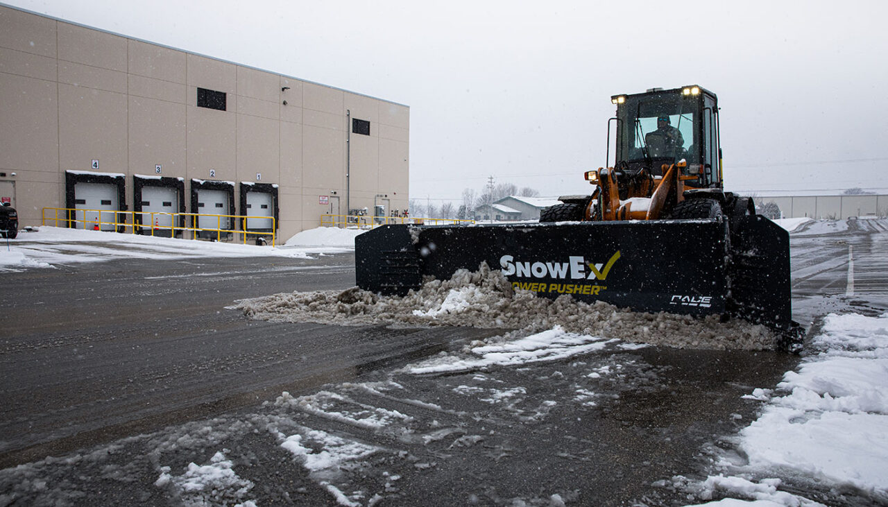 SnowEx POWER PUSHER PRO with wings
