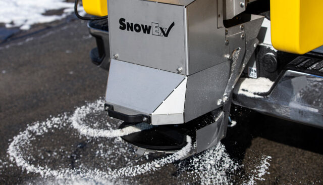 renegade poly hopper spreader spin pattern in action